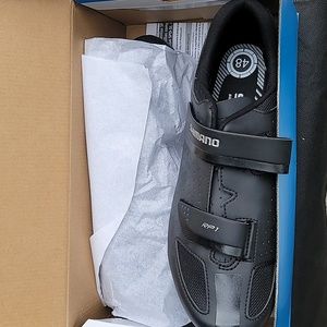 Shimano peddling shoes